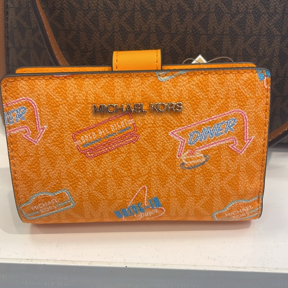 Michael Kors Jet Set Travel Md Printed Signature Logo Bi-Fold Wallet
Pop Orange - Picture 16 of 16